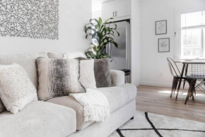 Cozy Private Home, 10-min From DT, Beach & Parks